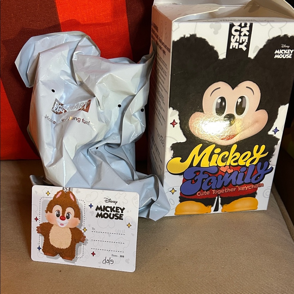 Disney Mickey Family Keychain featuring Dale. Opened box -confirmed Dale.